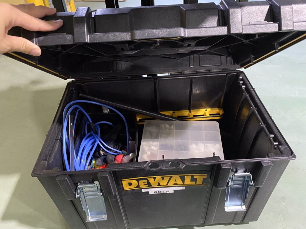 高知インター店】 デウォルト DEWALT タフシステム2.0 システム収納BOX Sサイズ 工具箱 収納ケース ツールボックス DS165 積み重ね 収納 DWST83293-1