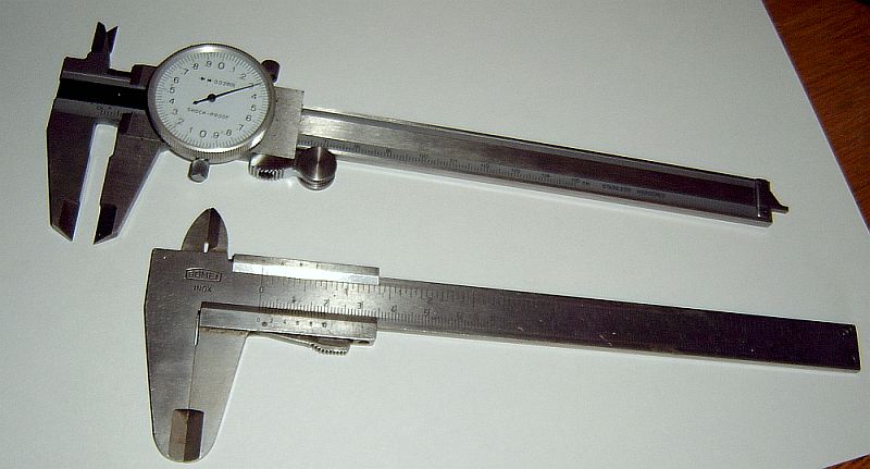 Analog dial caliper and vernier caliper side by side