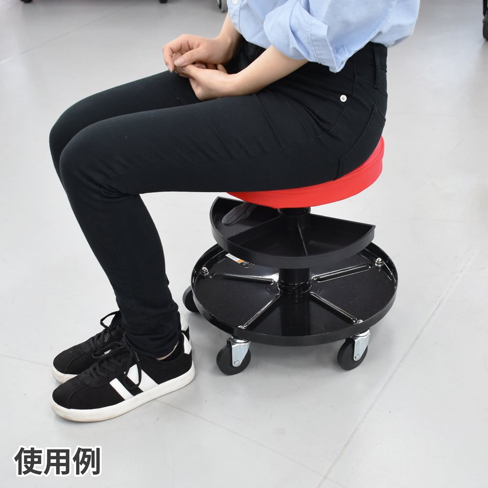 アストロプロダクツ ローラーシート に座った使用例